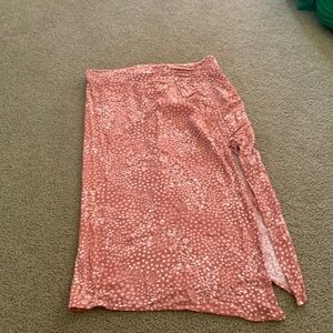 Super cute, medium length skirt